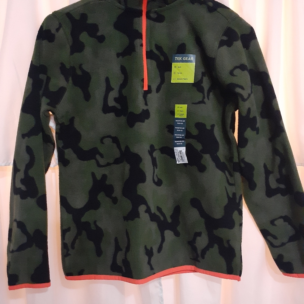 Camo fleece pullover